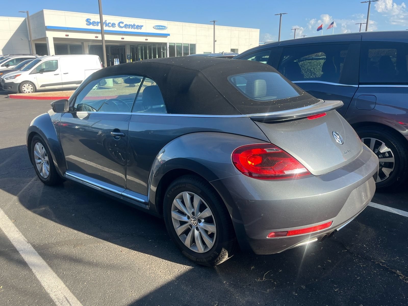 Used 2018 Volkswagen Beetle 2.0T S FWD image 3