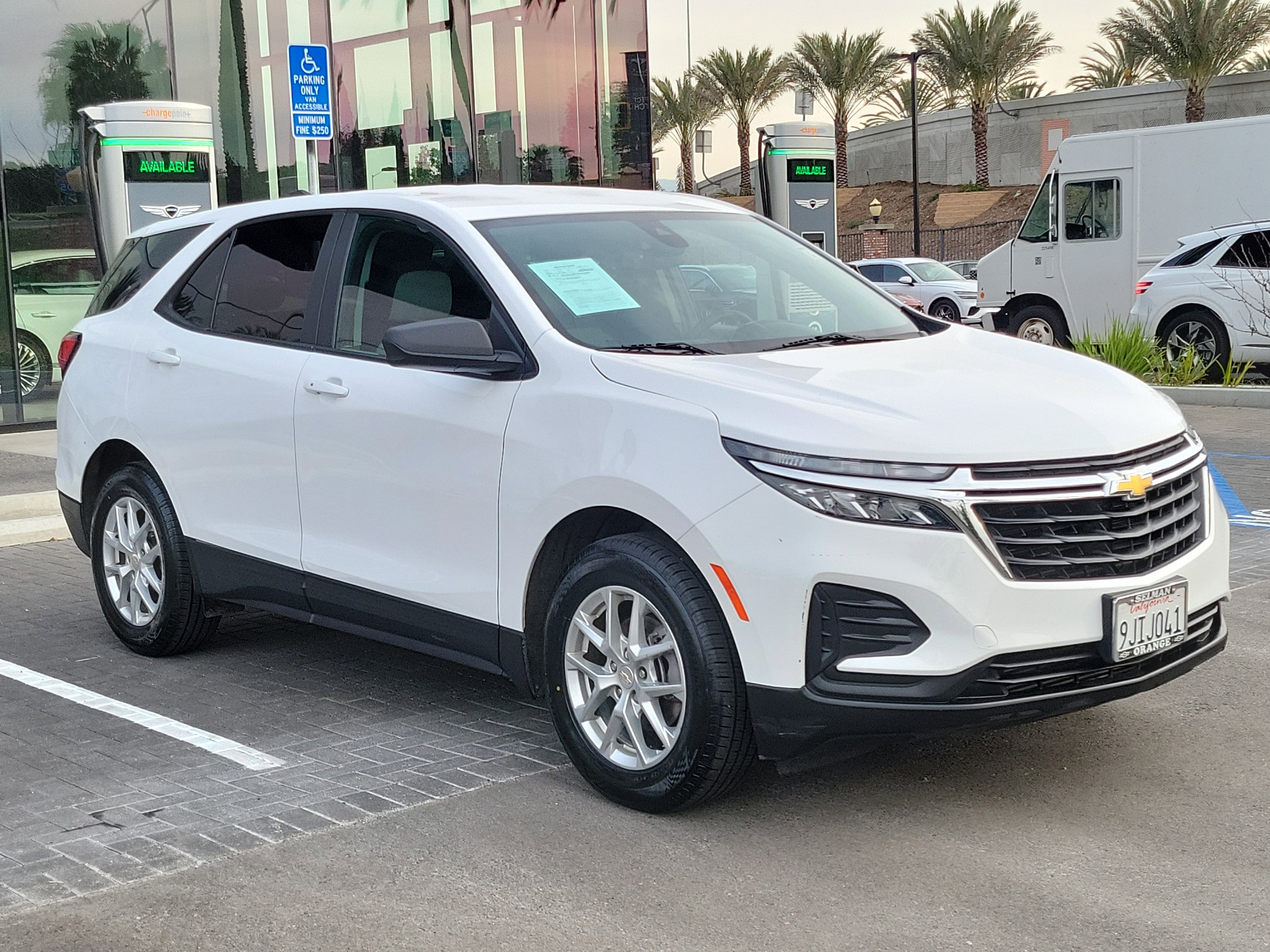 Used 2023 Chevrolet Equinox LS w/ LS Convenience Package image 27