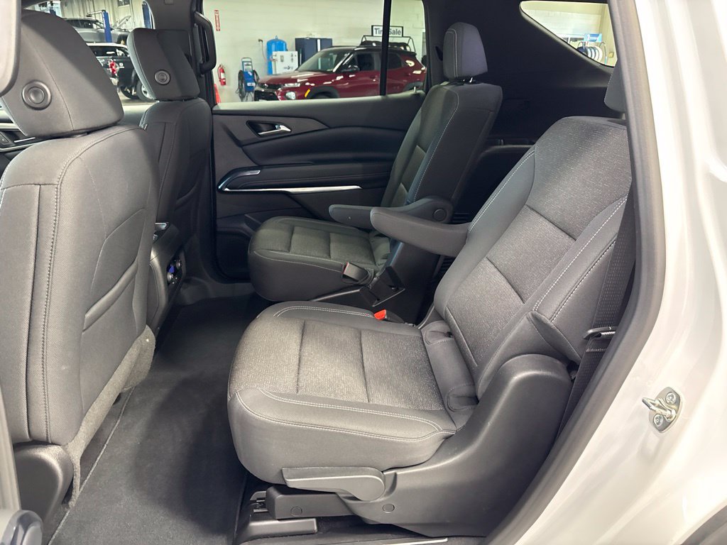 Used 2026 Chevrolet Traverse LT FWD image 44