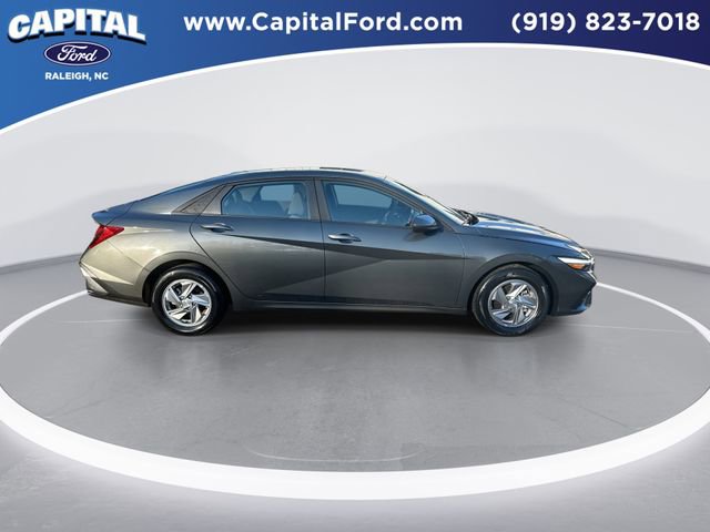 Used 2024 Hyundai Elantra SE image 9