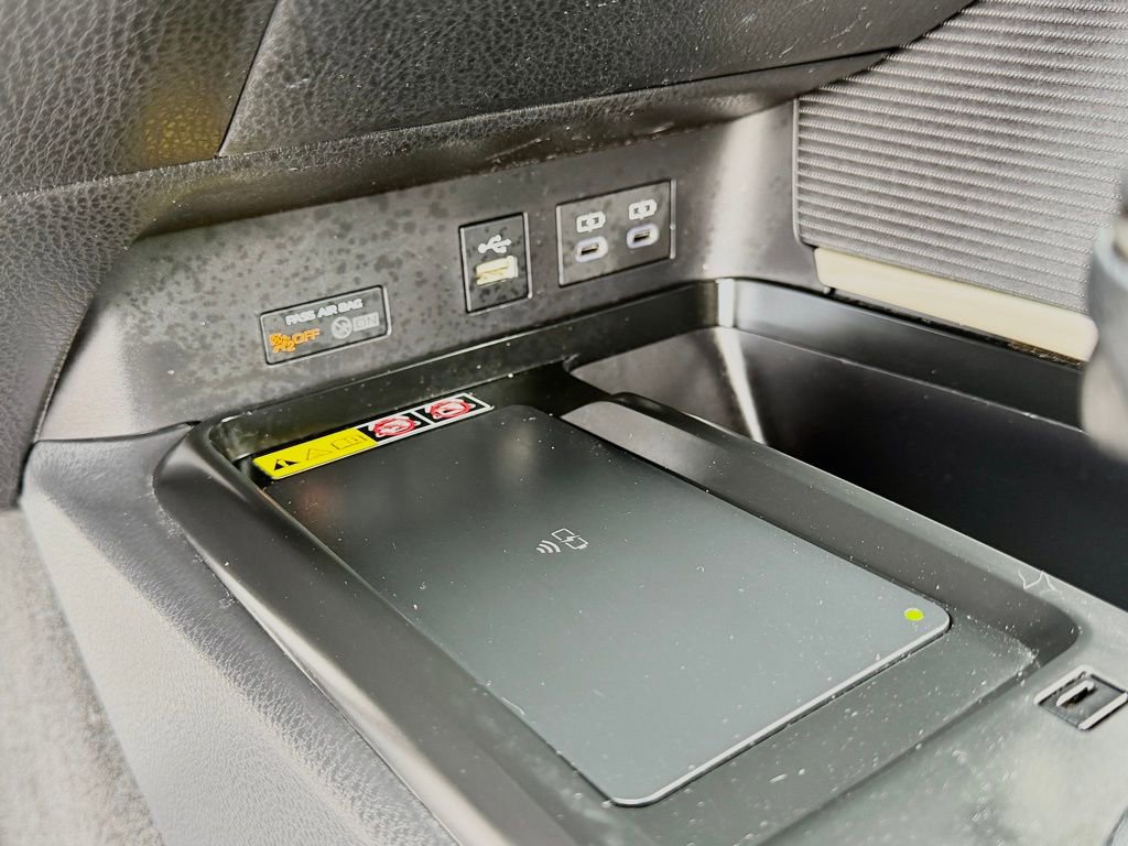 Used 2025 Toyota Camry SE w/ Convenience Package FWD image 26