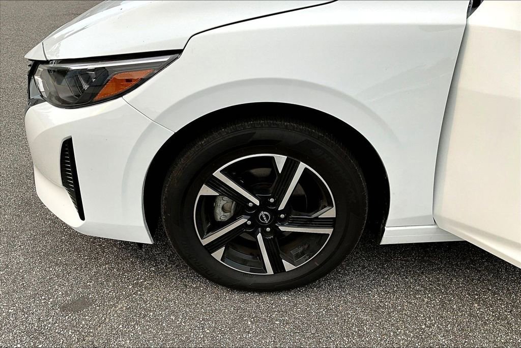 Used 2025 Nissan Sentra SV image 9