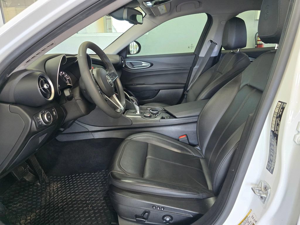 Used 2019 Alfa Romeo Giulia Sprint w/ Nero Edizione image 21