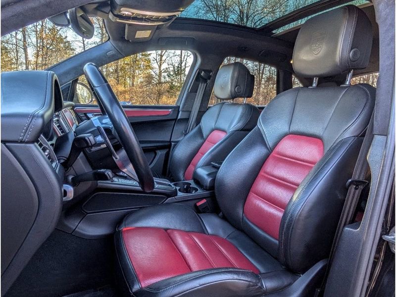 Used 2018 Porsche Macan Turbo image 15