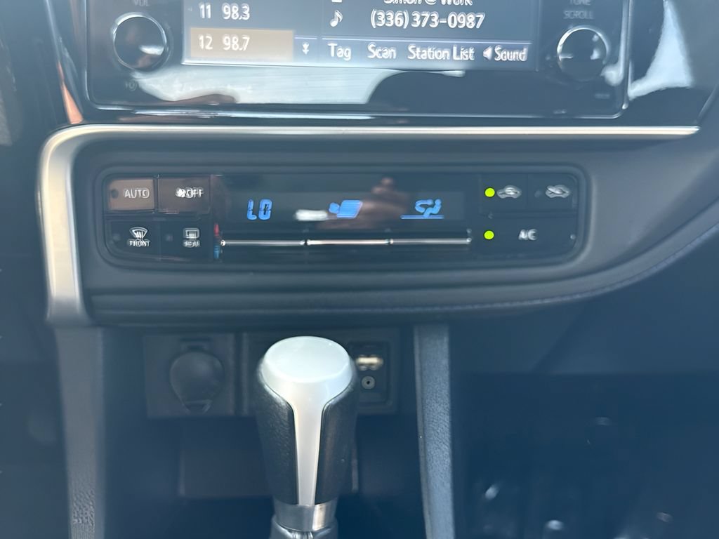 Used 2017 Toyota Corolla SE FWD image 12