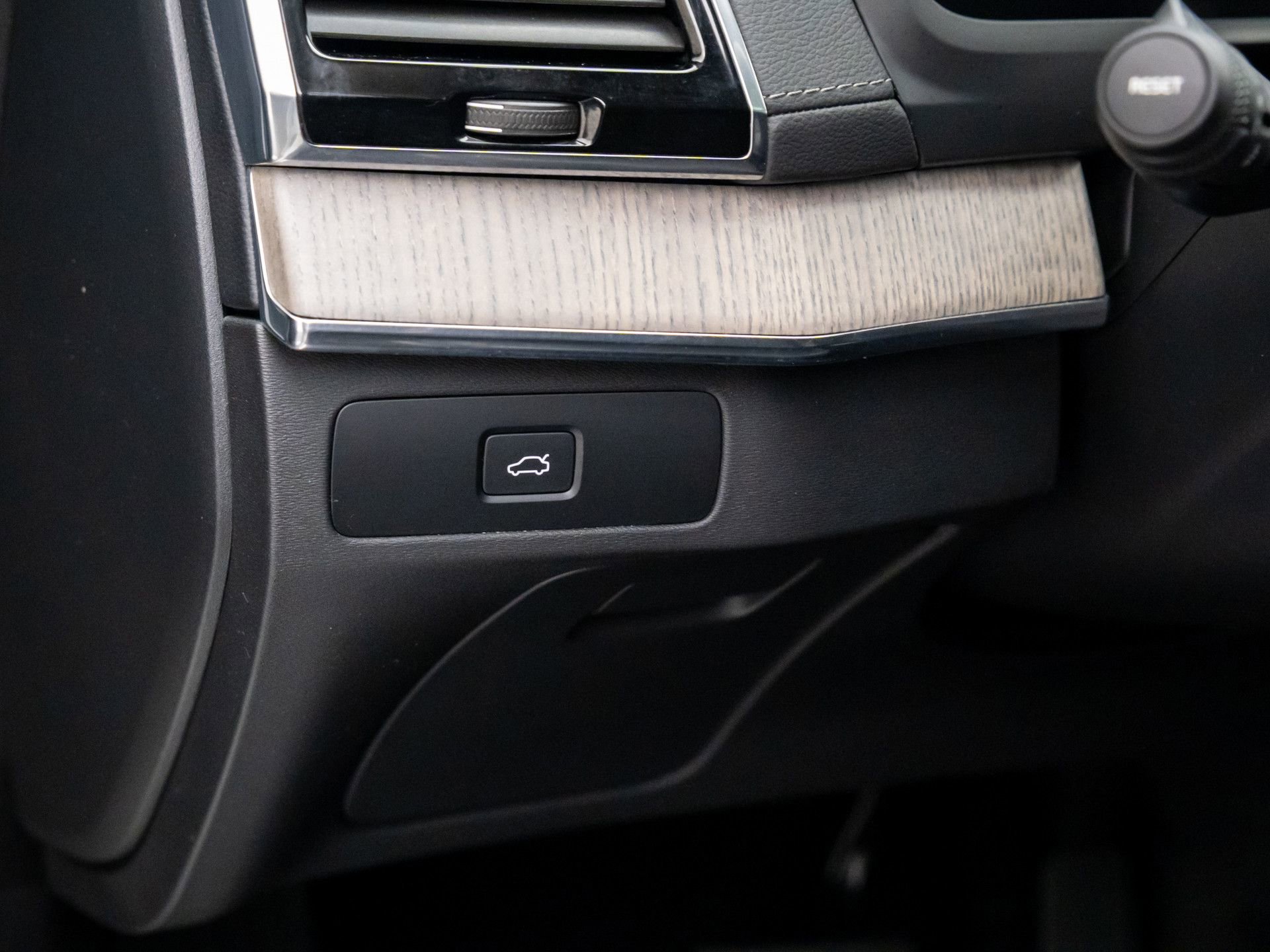 Used 2023 Volvo XC90 B6 Ultimate w/ Protection Package Premier image 21