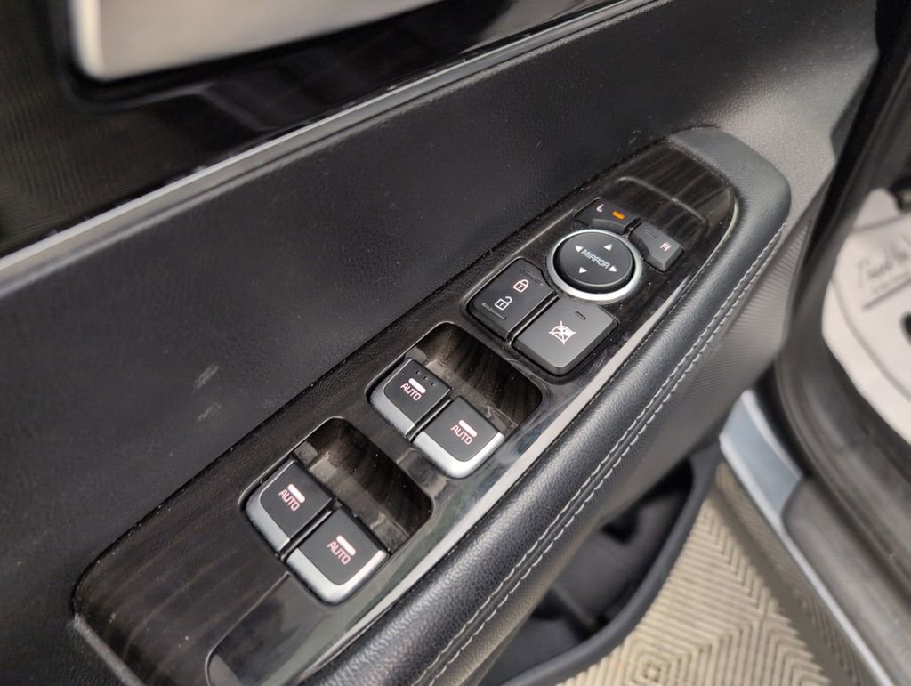 Used 2020 Kia Sorento LX FWD image 34