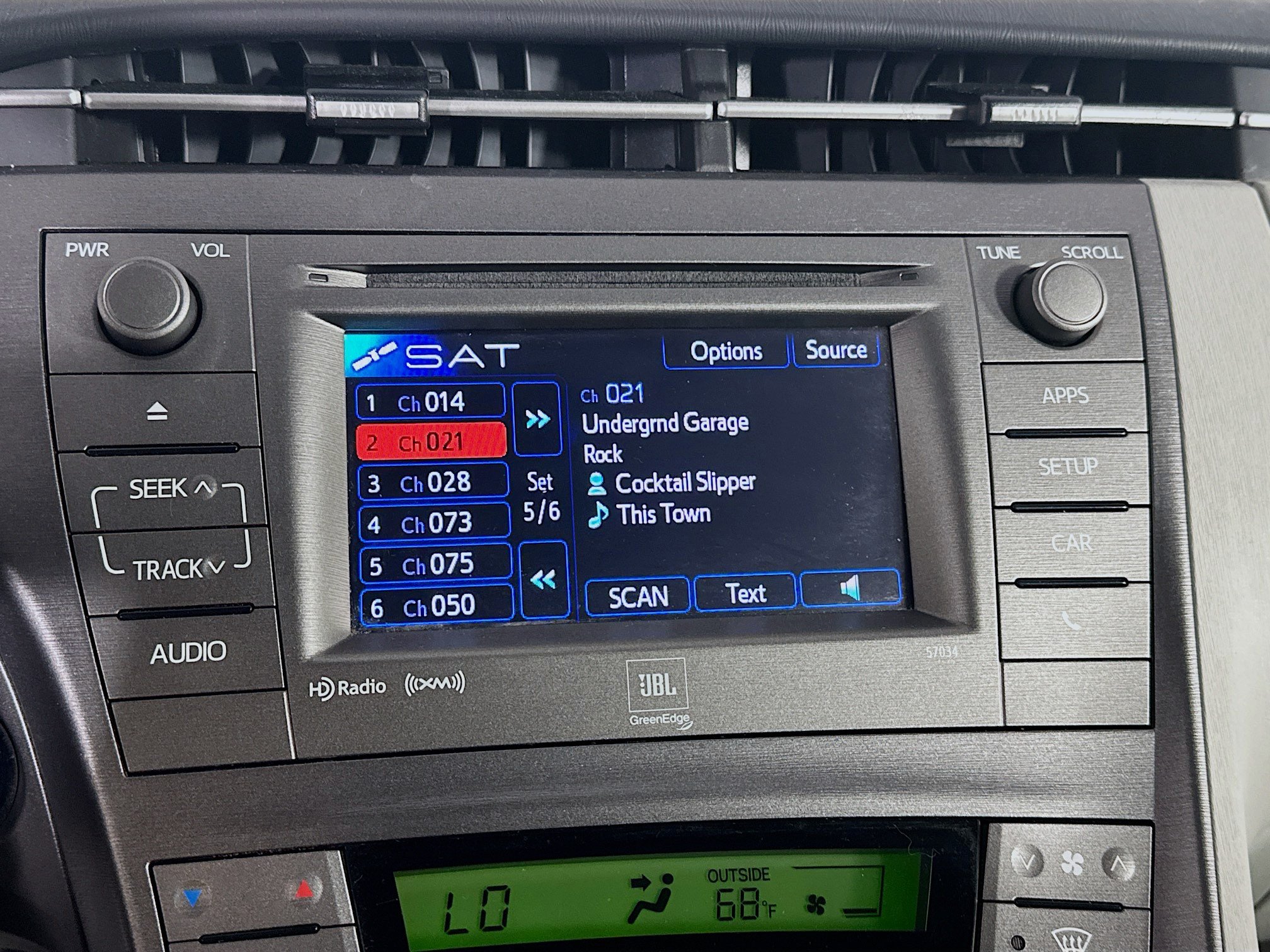 Used 2015 Toyota Prius Four FWD image 19