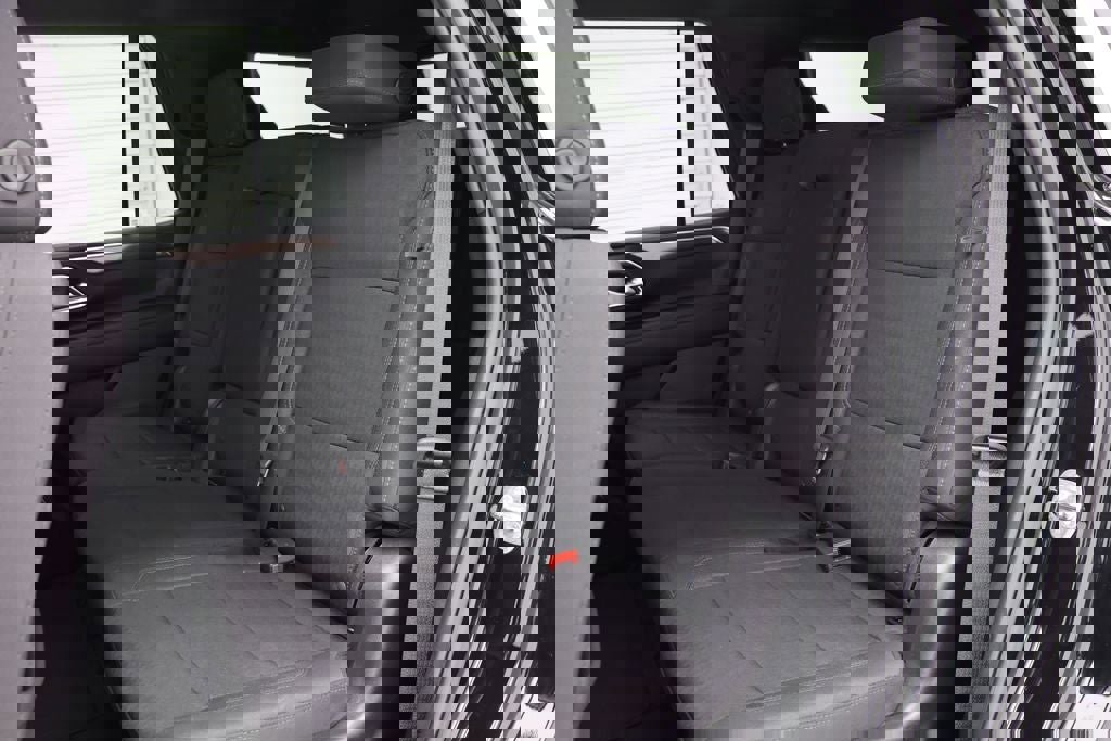 Used 2022 GMC Yukon SLE w/ Gmc Pro Safety Plus Package image 12