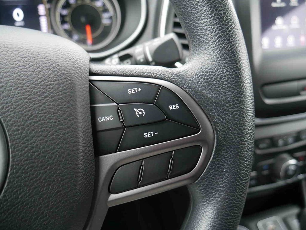 Used 2019 Jeep Cherokee Latitude w/ Popular Appearance Group image 32