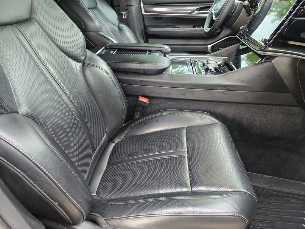 Used 2023 Jeep Wagoneer 4WD image 12