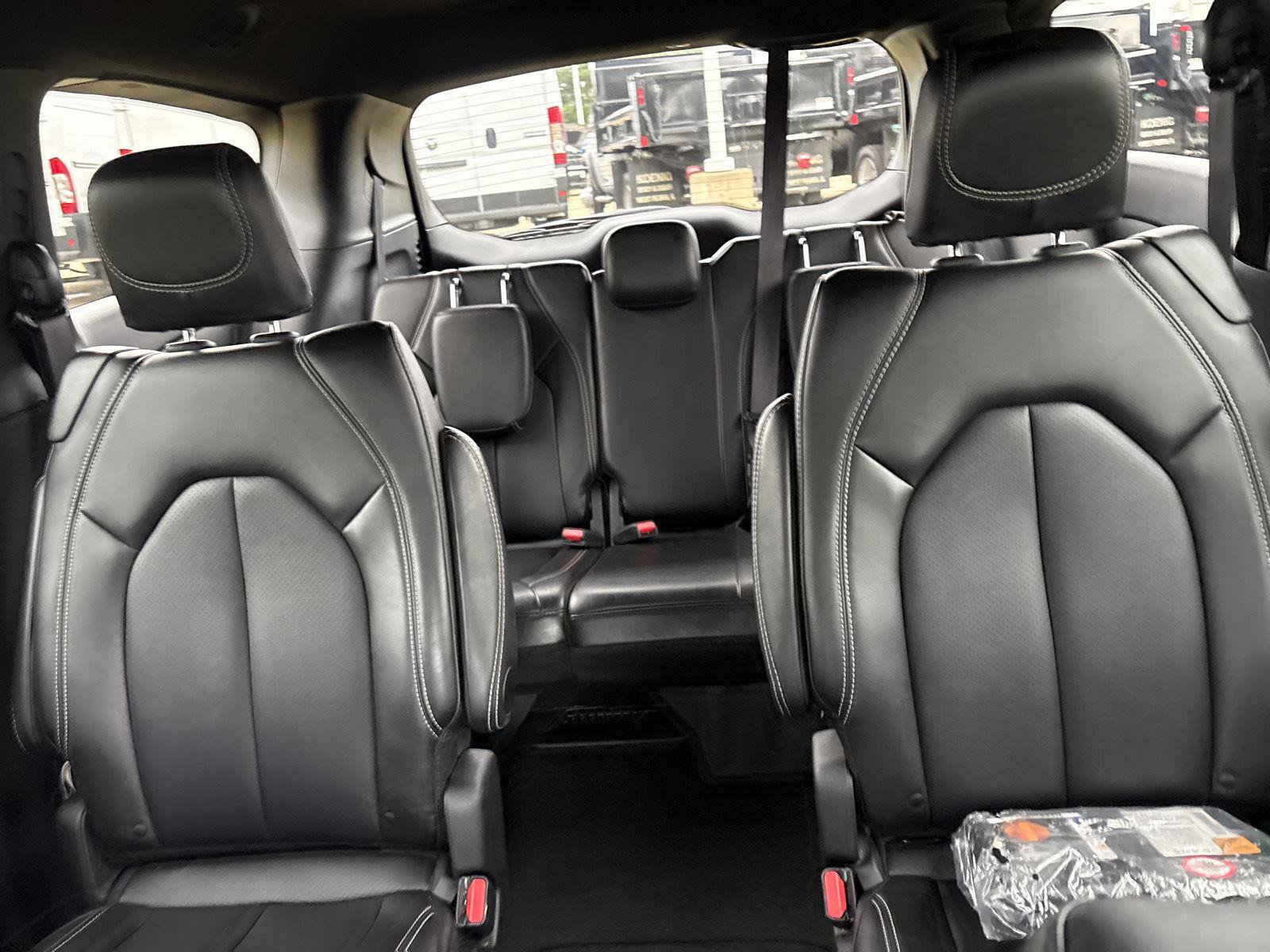 Used 2026 Chrysler Pacifica Select FWD image 25
