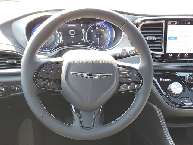 New 2026 Chrysler Pacifica Limited w/ S Appearance Package image 8