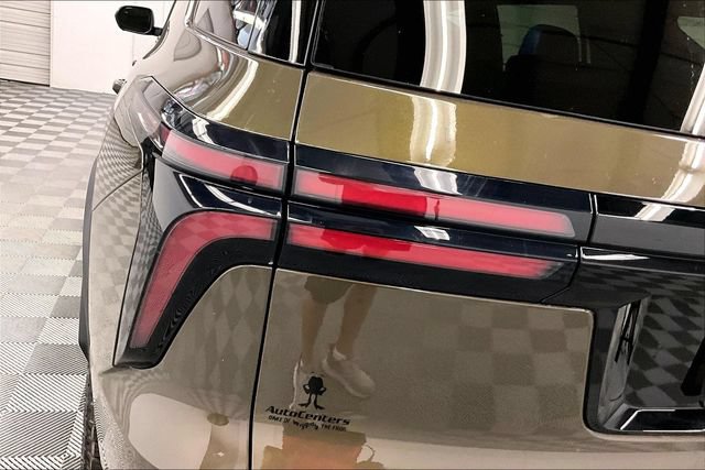 Used 2024 Chevrolet Traverse Z71 AWD/4WD image 36