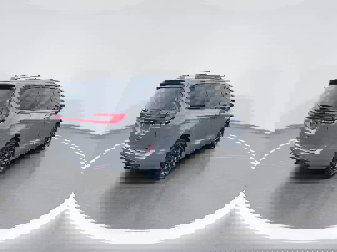 Used 2022 Chrysler Pacifica Touring-L w/ Uconnect Theater Family Group image 8