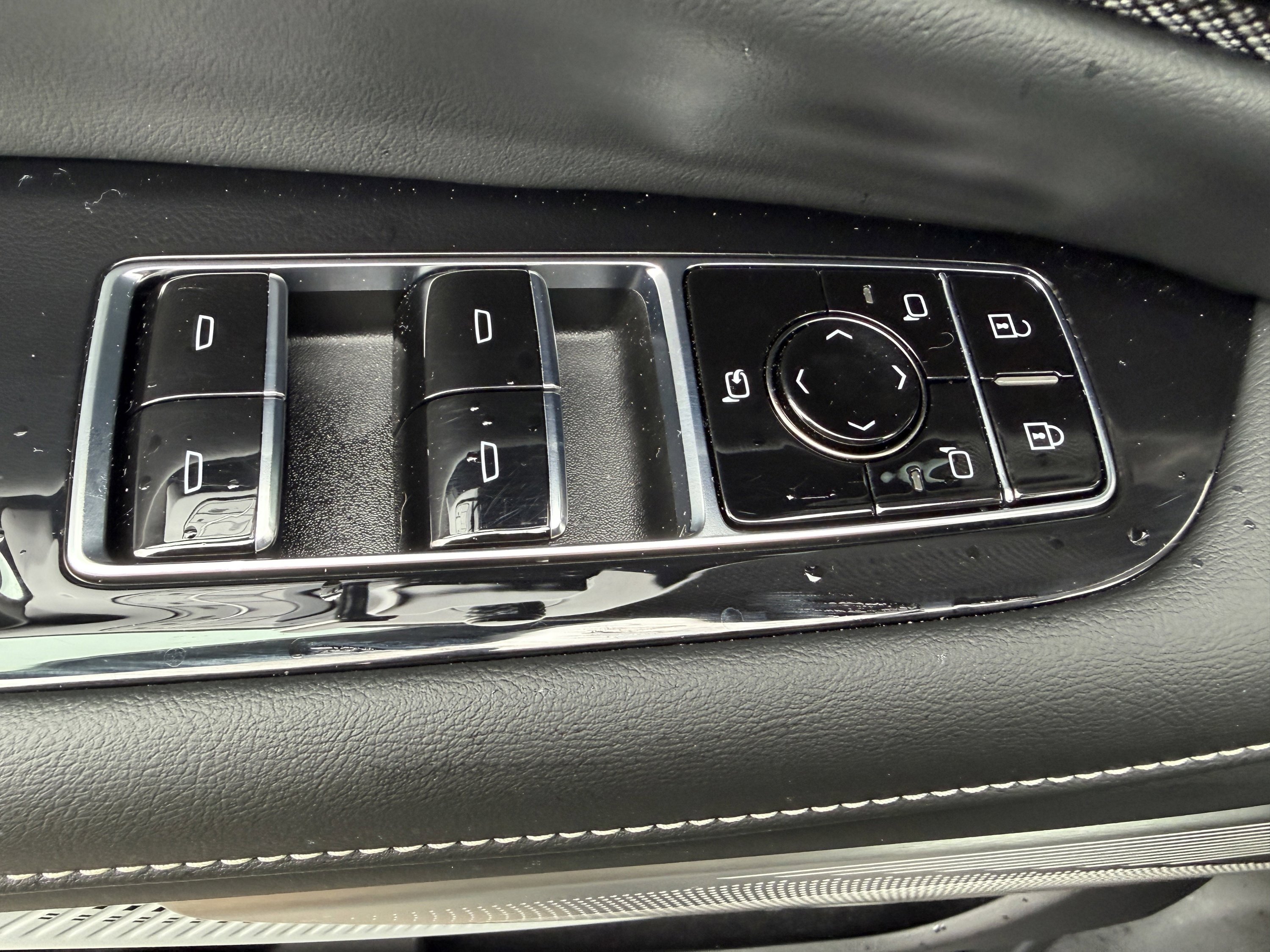 Used 2025 Cadillac Optiq Luxury 2 w/ LPO, Floor Liner Package AWD/4WD image 33
