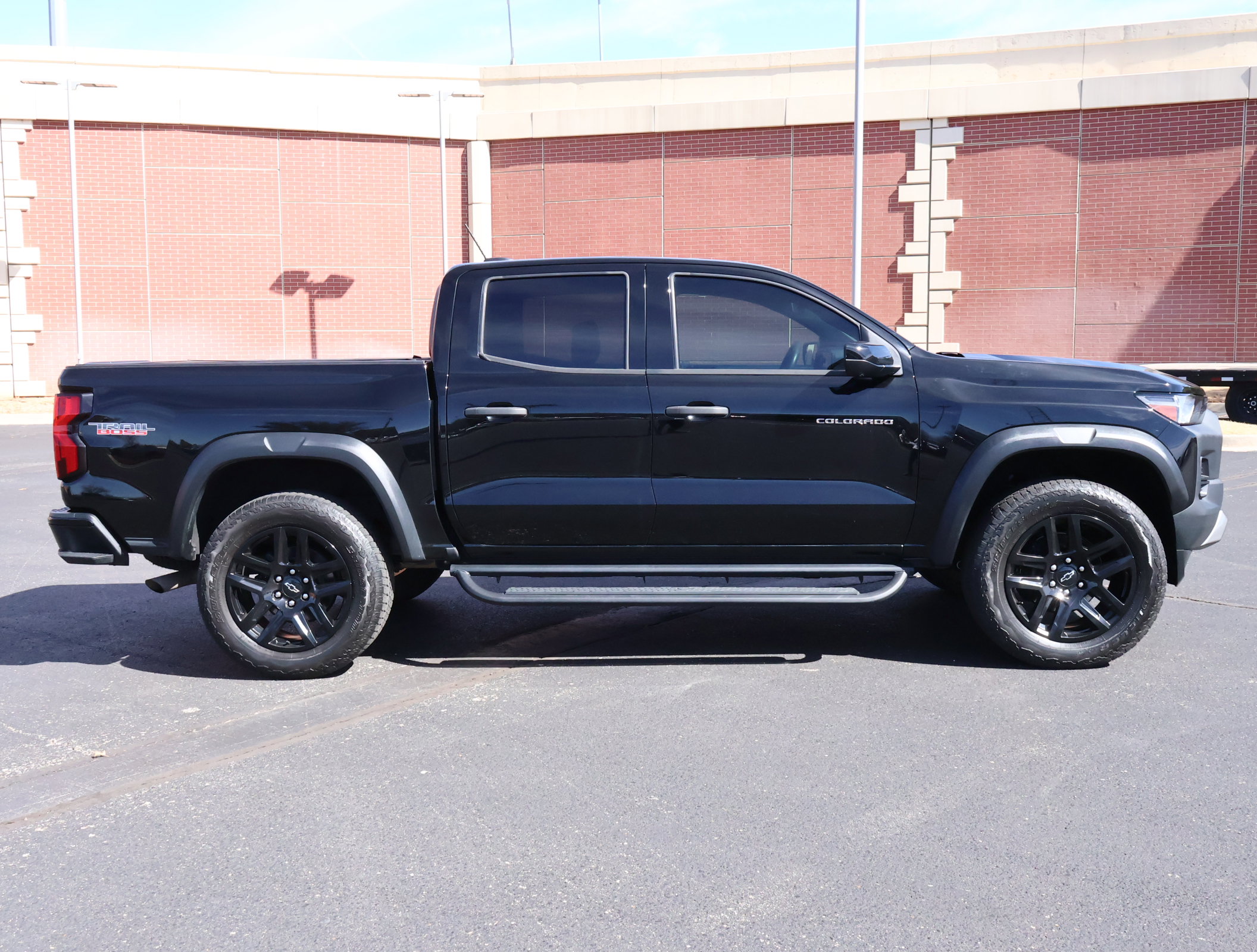 Used 2023 Chevrolet Colorado Trail Boss w/ Technology Package image 32
