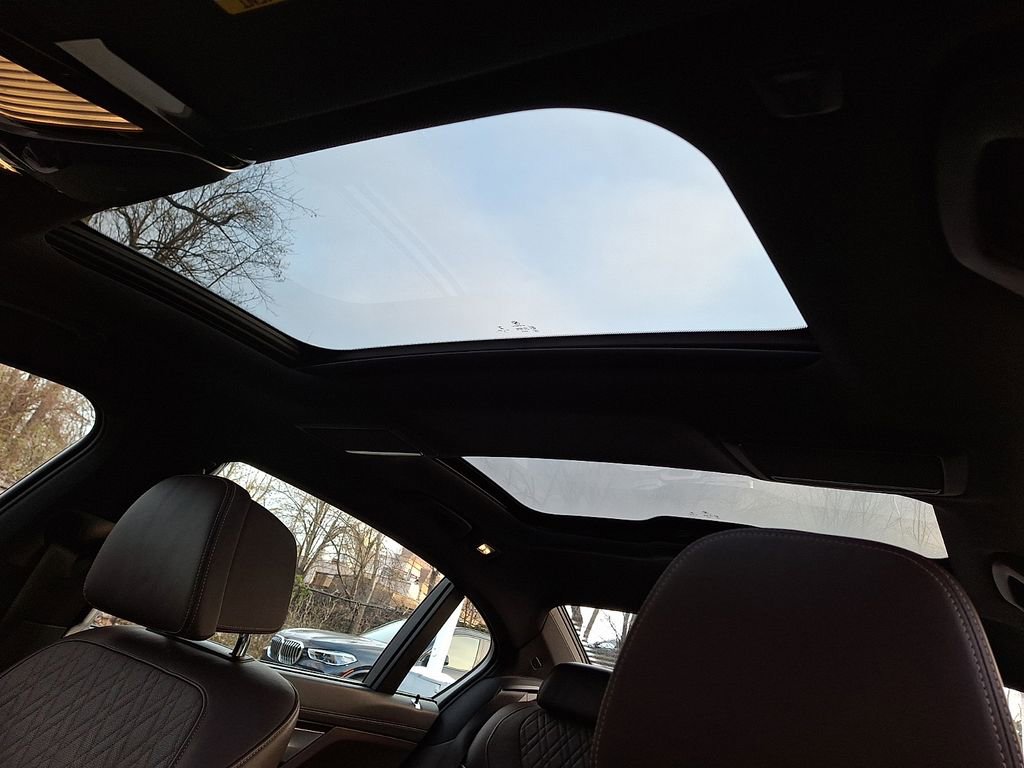 Used 2019 BMW 750i xDrive w/ Executive Package AWD/4WD image 11