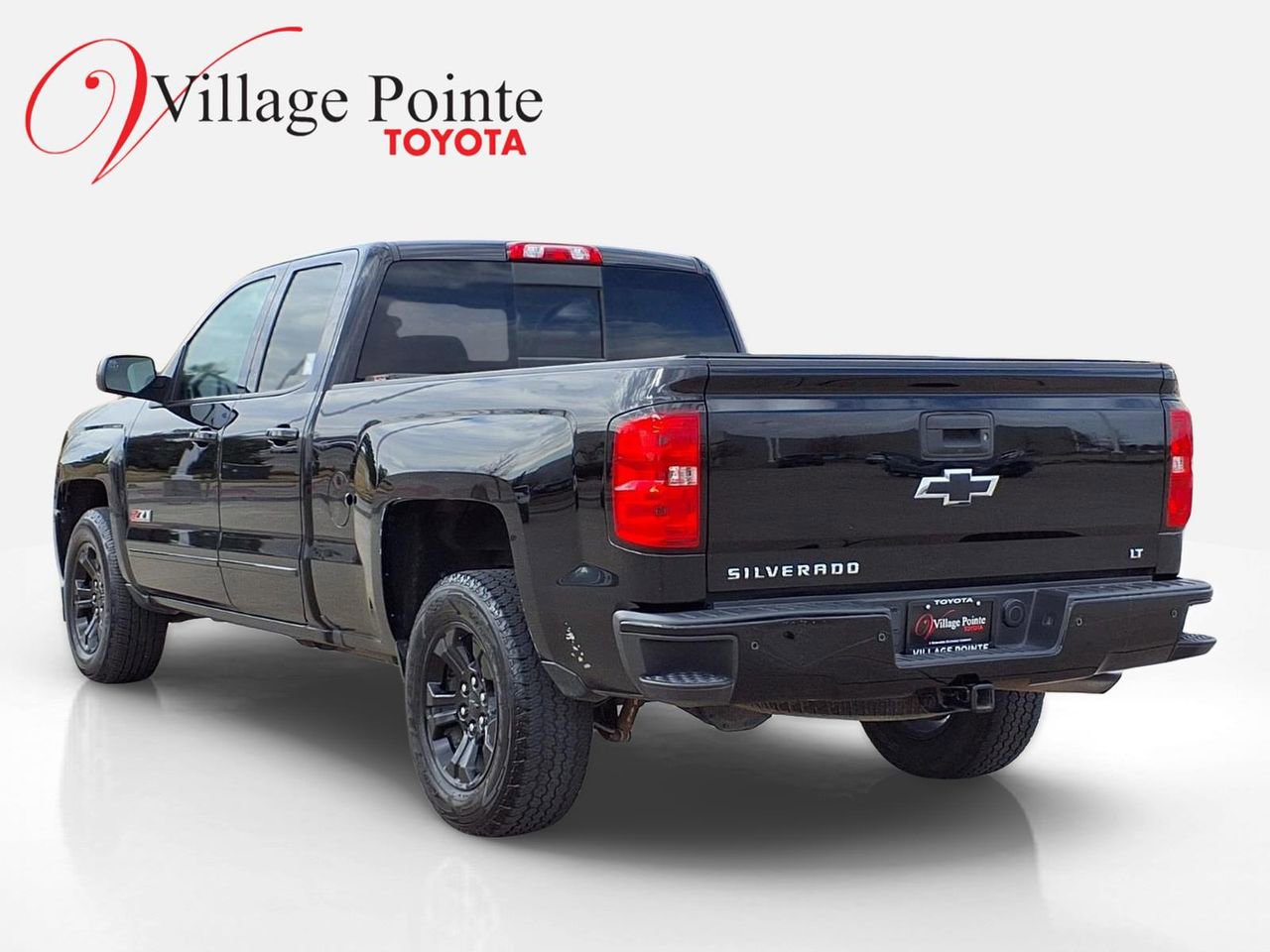 Used 2017 Chevrolet Silverado 1500 LT w/ Midnight Edition image 4