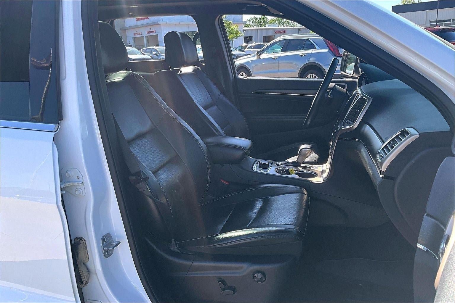 Used 2017 Jeep Grand Cherokee Limited w/ Luxury Group II AWD/4WD image 29
