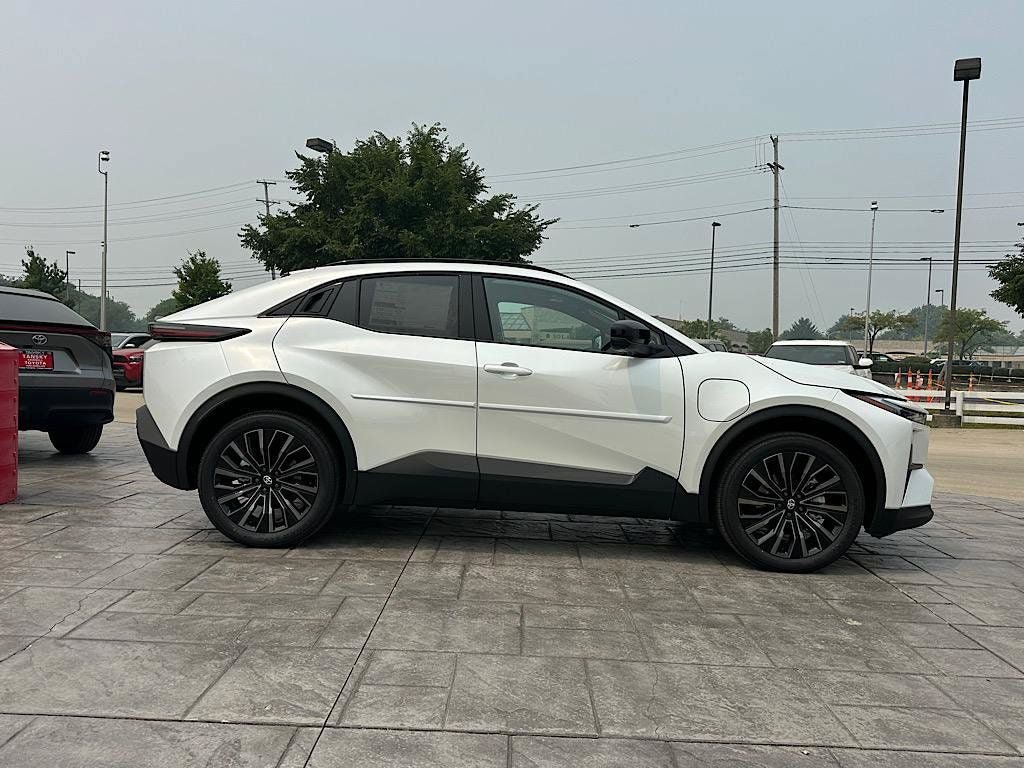New 2026 Toyota C-HR AWD/4WD image 5