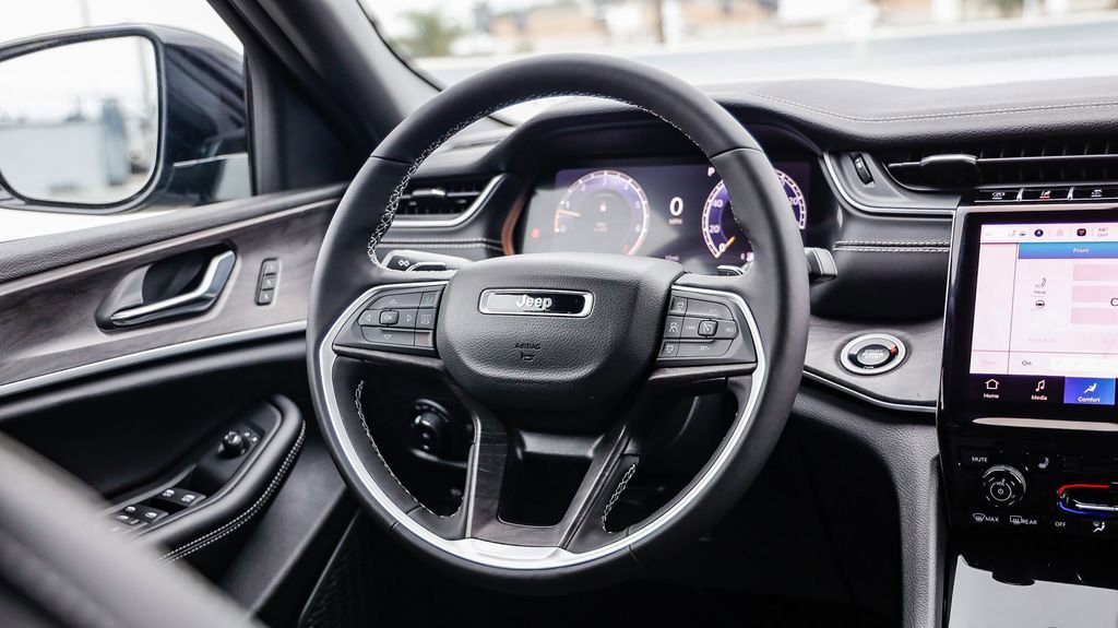 New 2025 Jeep Grand Cherokee L Limited w/ Black Appearance Package image 16