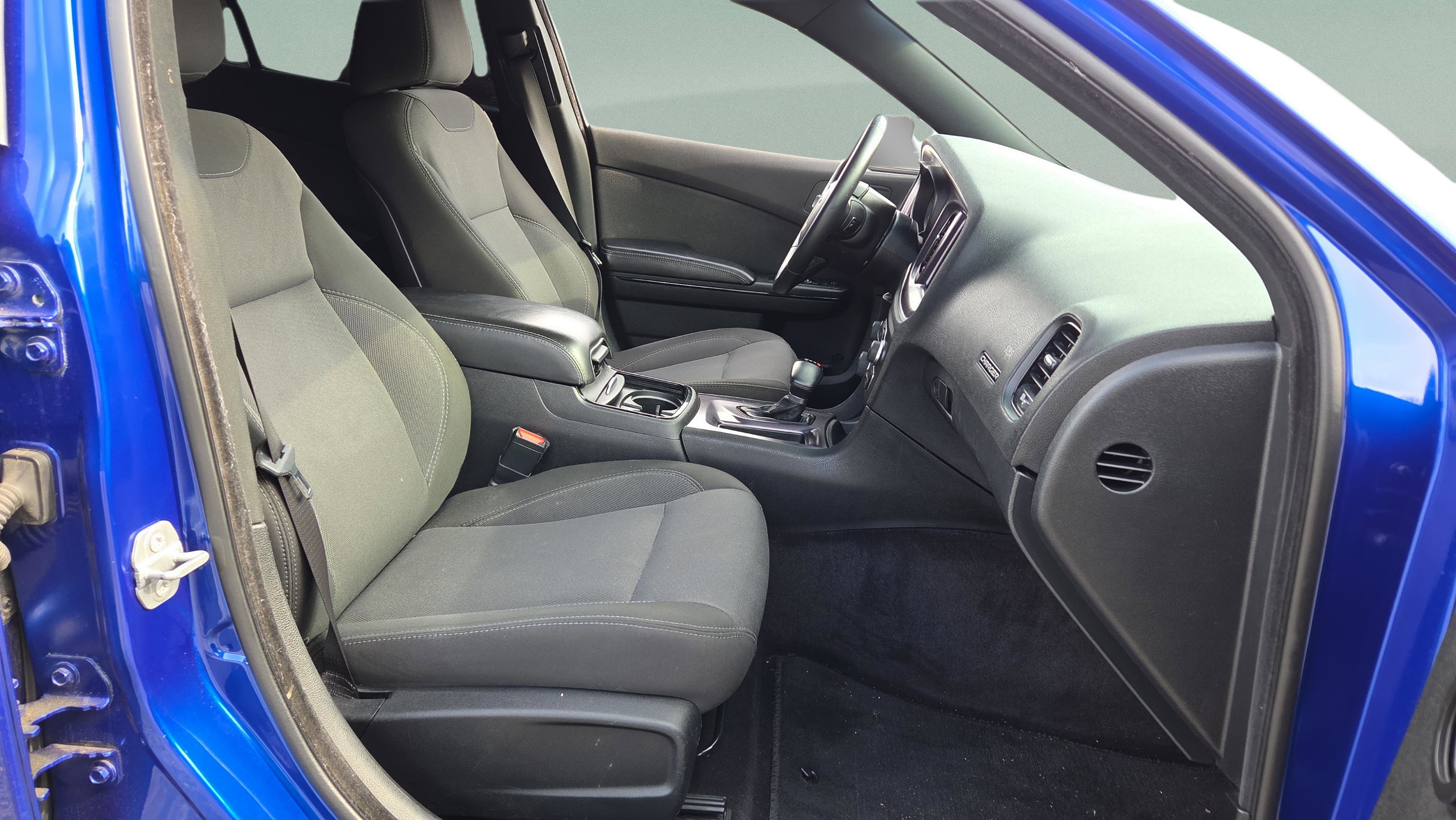 Used 2018 Dodge Charger SXT w/ Blacktop Package RWD image 15