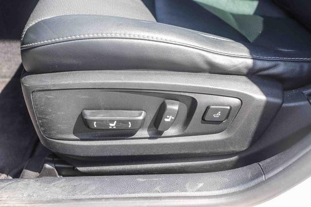 Used 2015 Lexus ES 300h w/ Premium Package w/Bamboo Trim FWD image 19