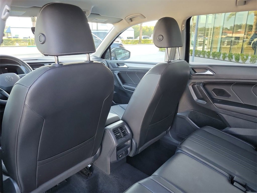 Used 2022 Volkswagen Tiguan SE image 17