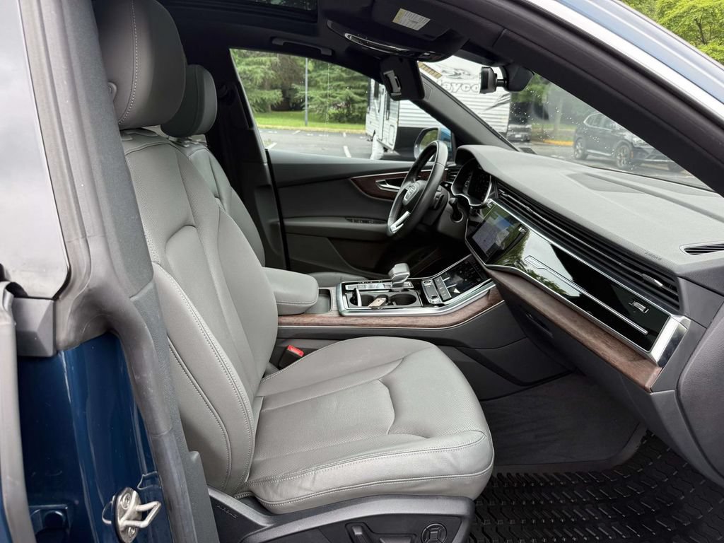 Used 2022 Audi Q8 Premium Plus w/ Premium Plus Package AWD/4WD image 14