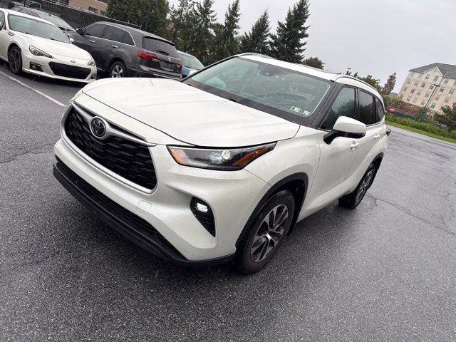 Used 2021 Toyota Highlander XLE AWD/4WD image 12
