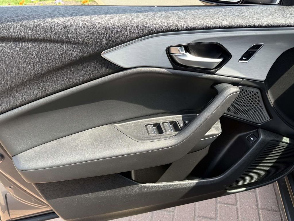 Certified 2025 Acura TLX w/ Technology Package image 9