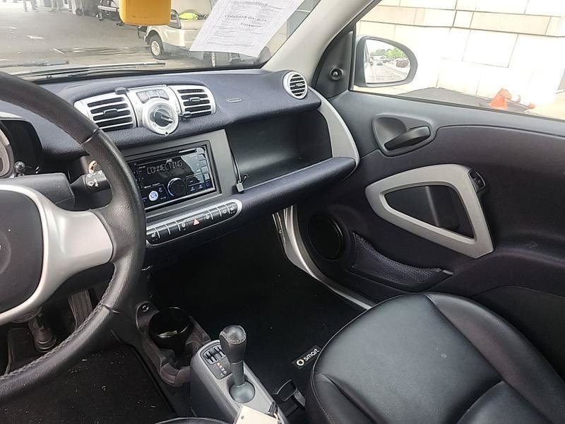 Used 2015 smart fortwo pure RWD image 5