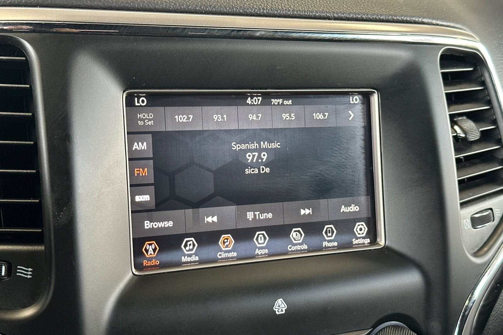 Used 2021 Jeep Grand Cherokee Laredo image 17