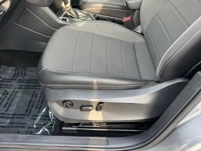 Certified 2023 Volkswagen Taos SE w/ Panoramic Sunroof Package image 25