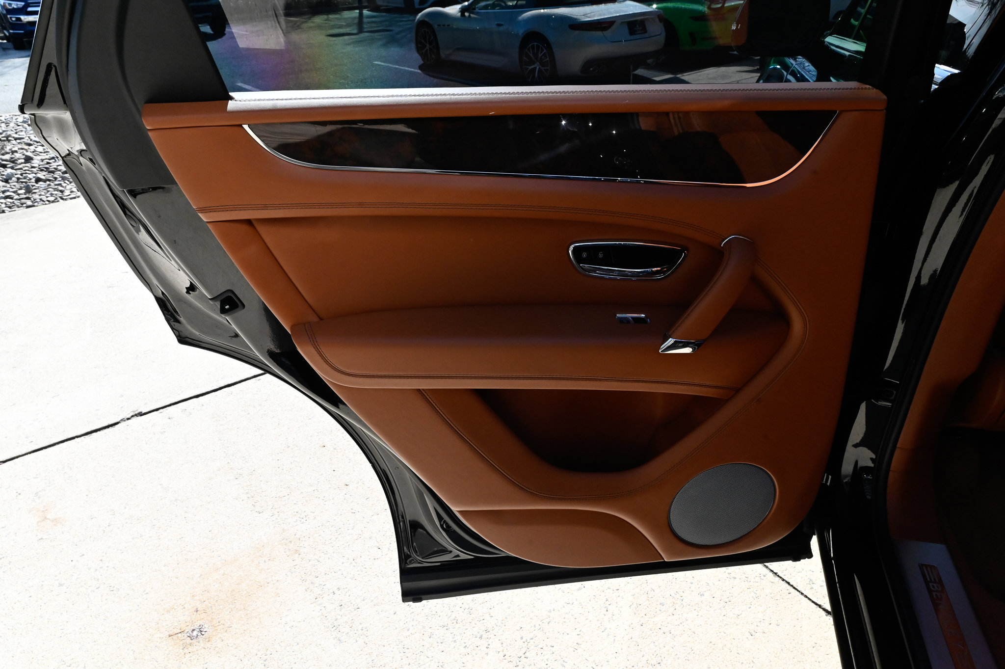 Used 2019 Bentley Bentayga image 37