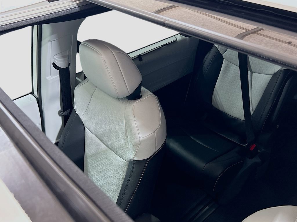 New 2025 Toyota Sienna XSE FWD image 19