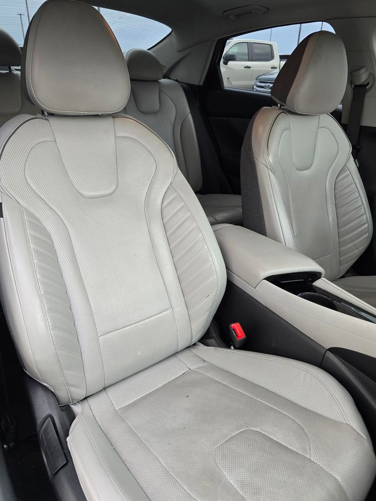 Used 2021 Hyundai Elantra Limited image 14