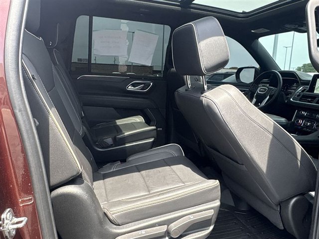 Certified 2023 GMC Yukon XL SLT w/ SLT Premium Package AWD/4WD image 28
