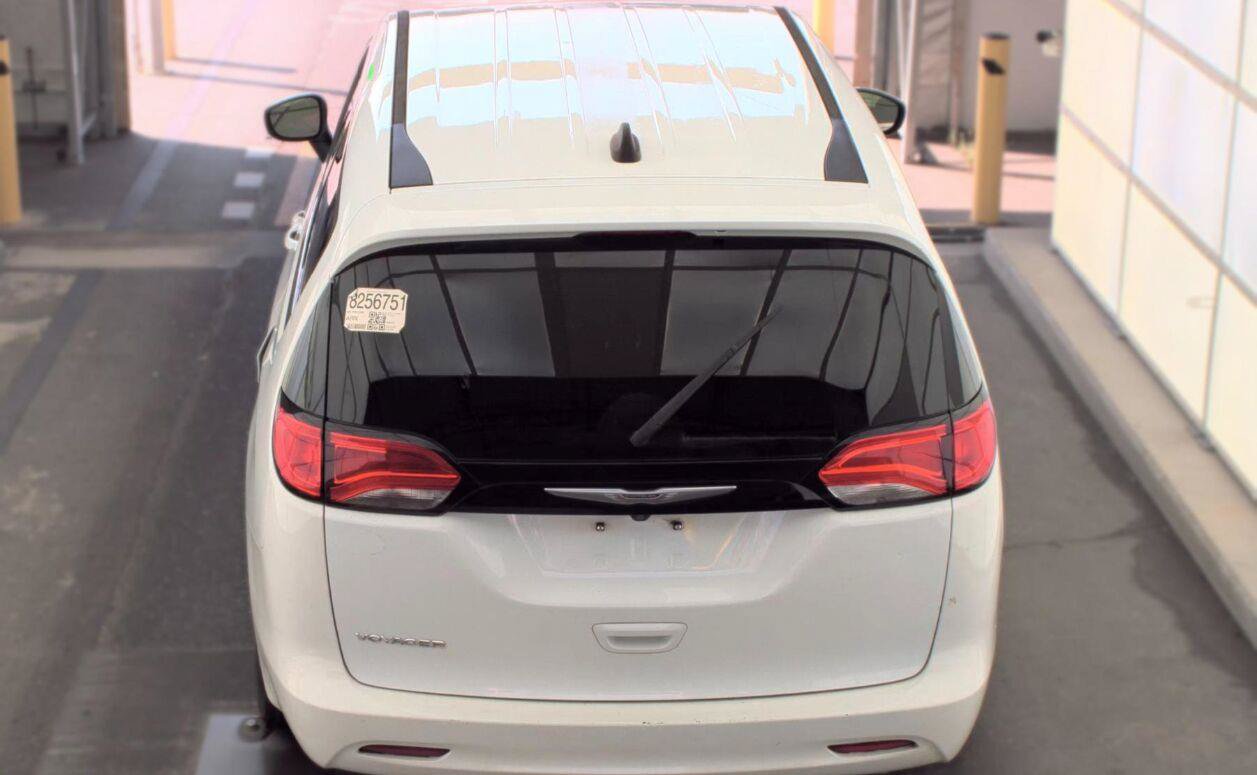 Used 2023 Chrysler Voyager LX FWD image 15