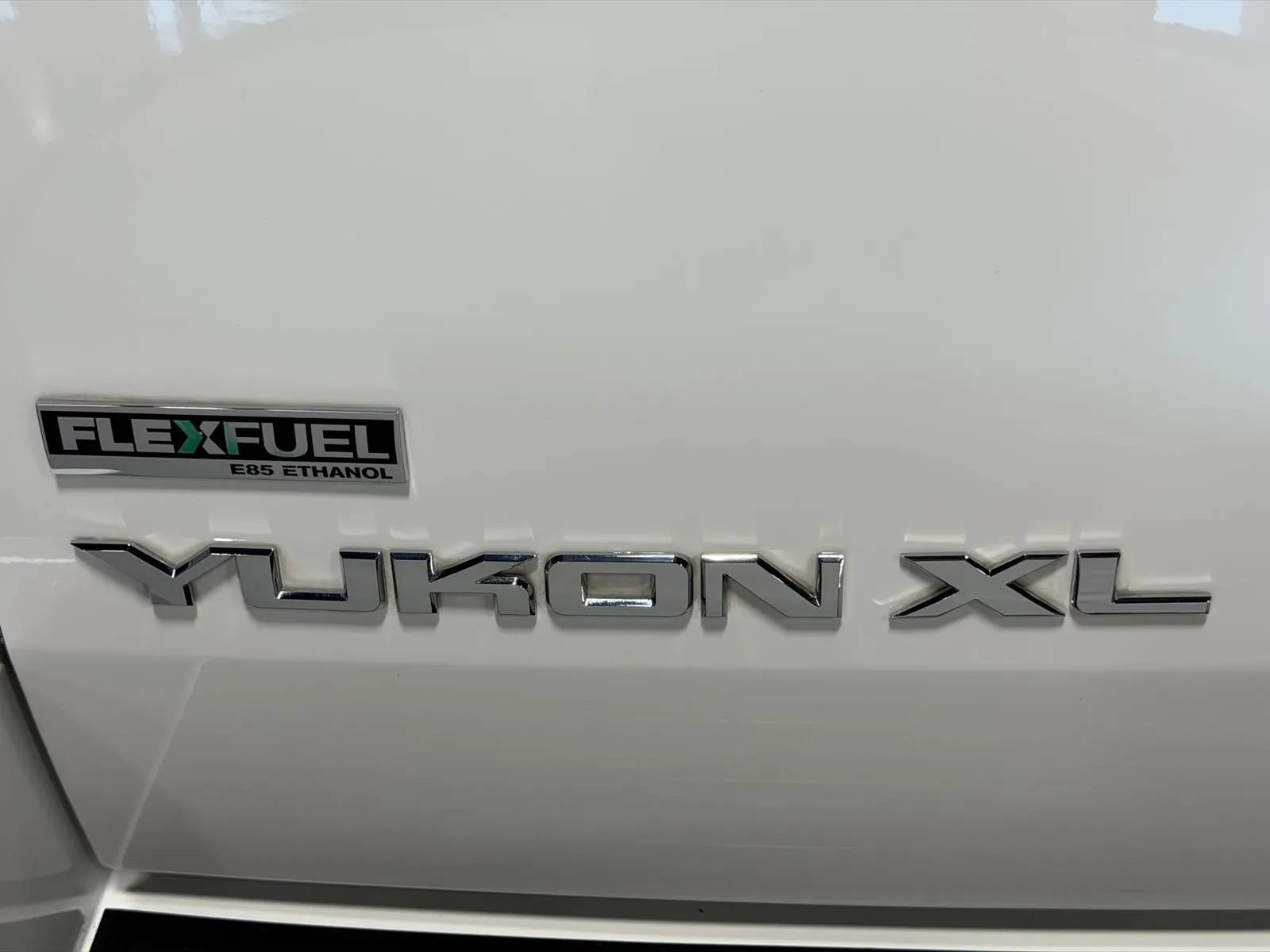 Used 2012 GMC Yukon XL Denali RWD image 13