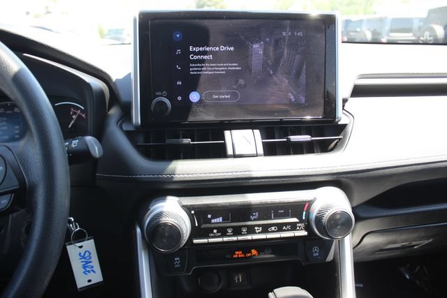 Used 2024 Toyota RAV4 LE AWD/4WD image 4