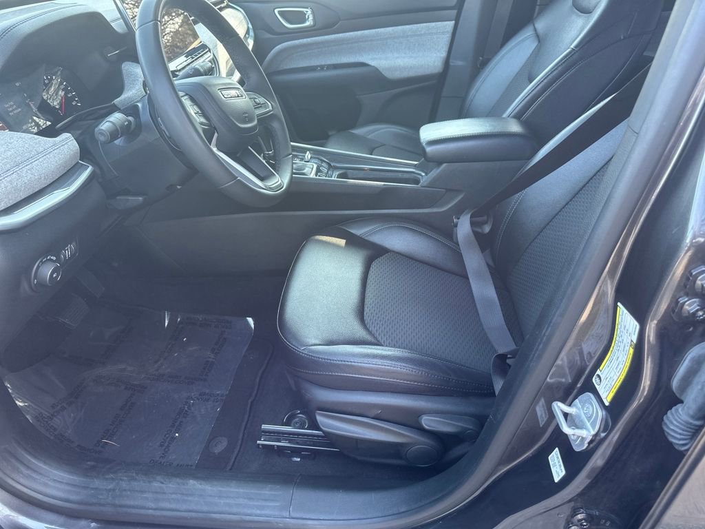 Used 2024 Jeep Compass Latitude image 28