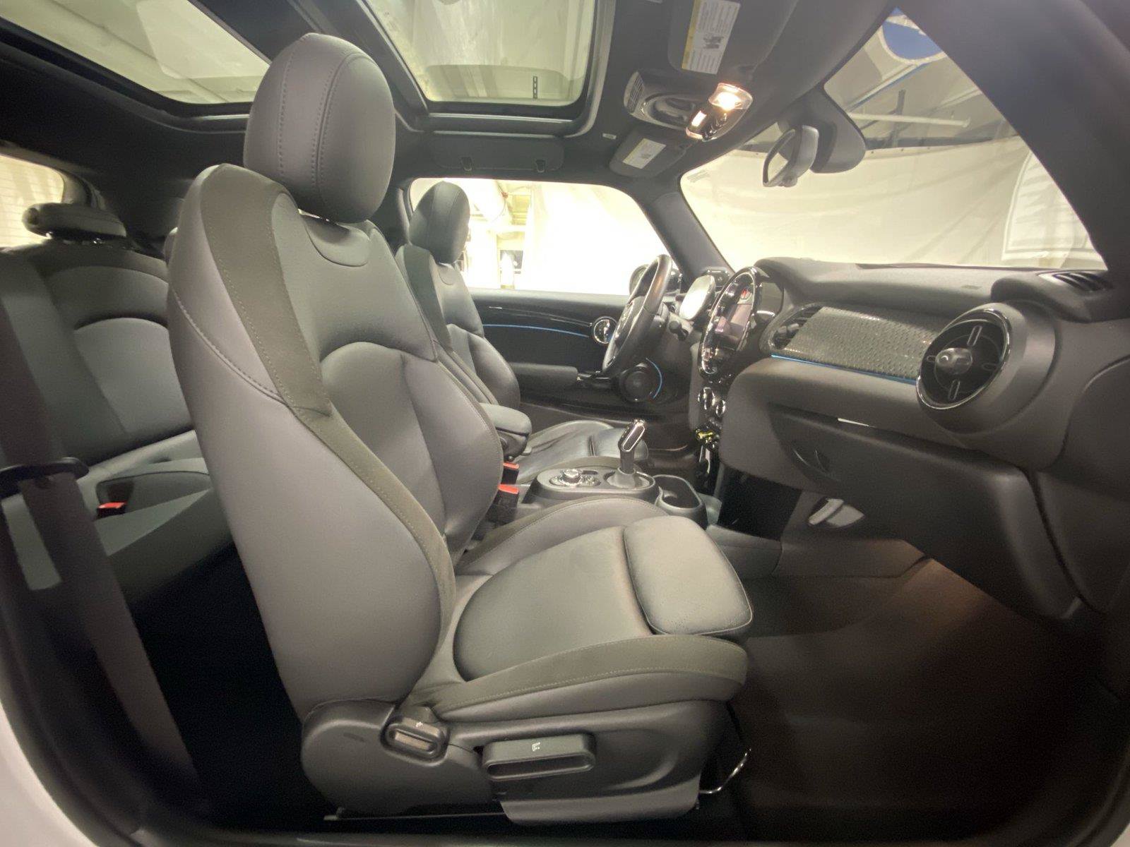Used 2024 MINI Cooper SE FWD image 30