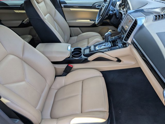 Used 2017 Porsche Cayenne S AWD/4WD image 23