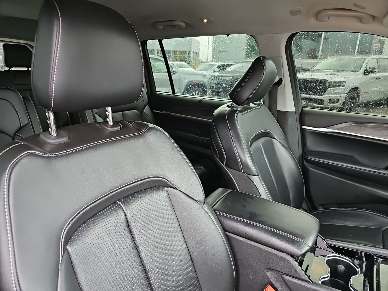 Used 2023 Jeep Grand Cherokee L Limited w/ Luxury Tech Group II AWD/4WD image 12