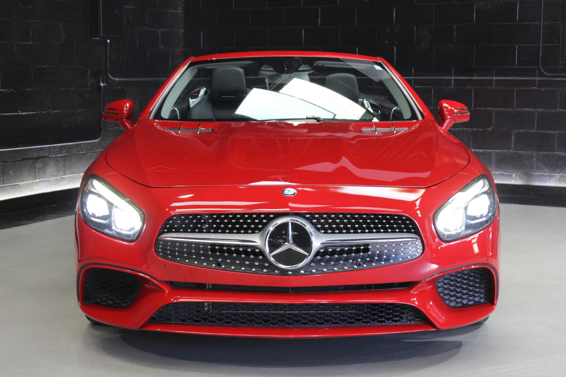 Used 2017 Mercedes-Benz SL 550 w/ Driver Assistance Package image 8