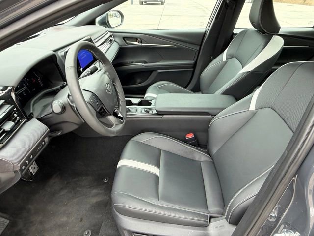 Used 2025 Toyota Camry SE image 12