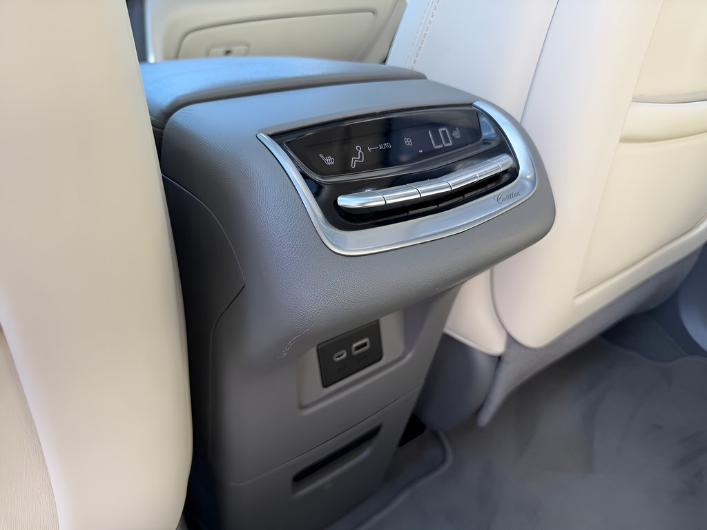 Used 2020 Cadillac XT6 Premium Luxury FWD image 21