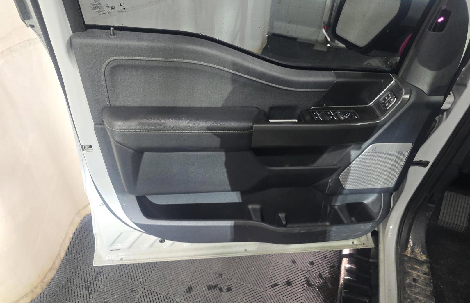 Used 2024 Ford F150 Lariat AWD/4WD image 9